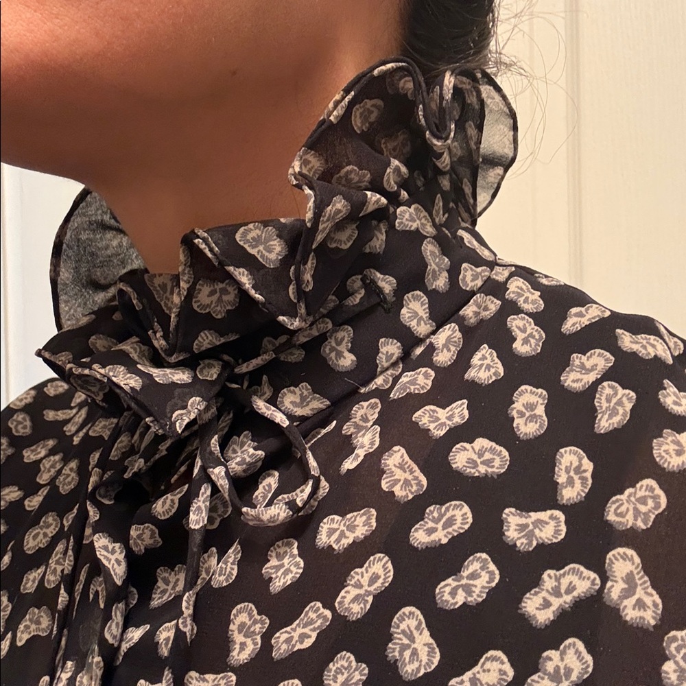 Stunning Valentino silk blouse size S-M